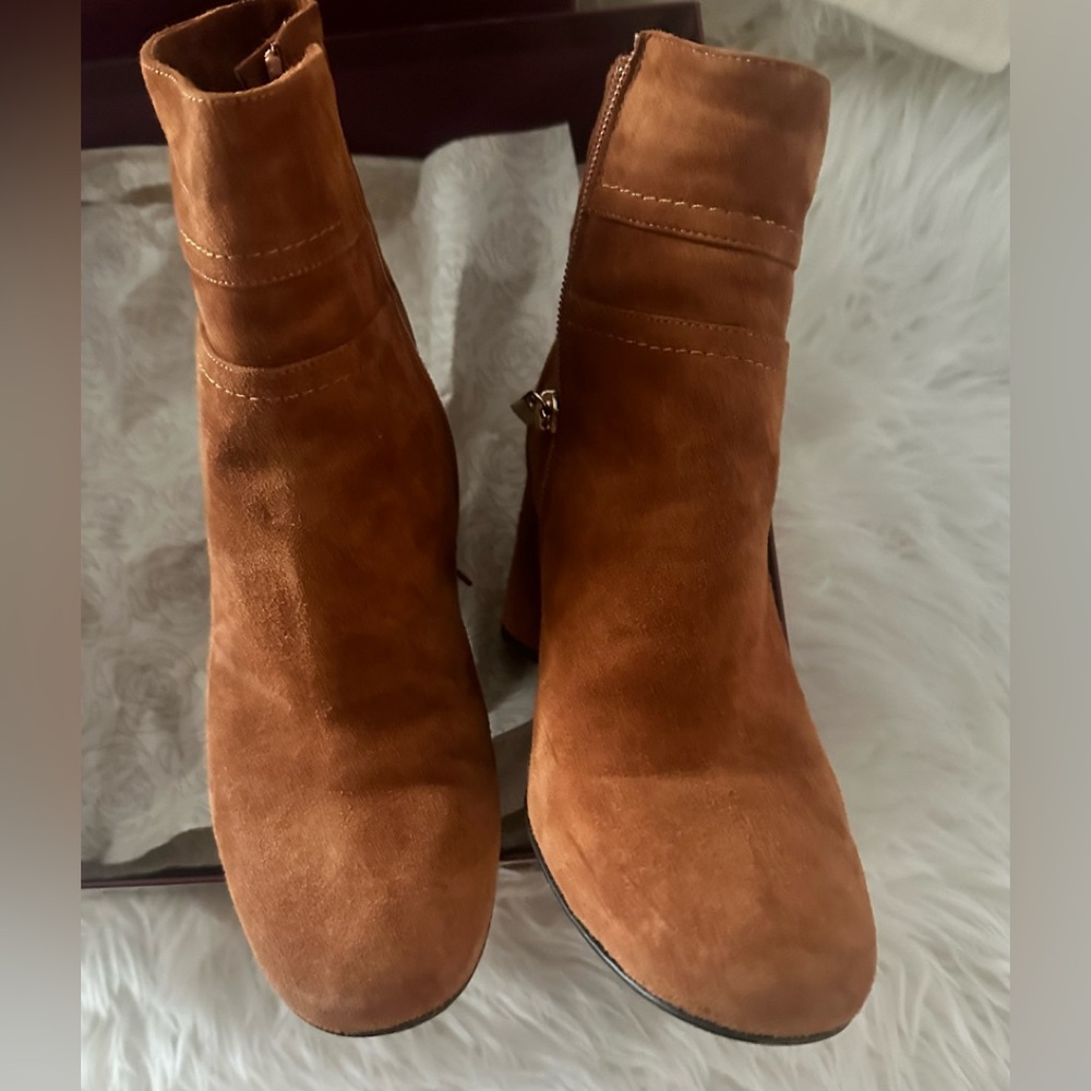Made & styled to last, worn once. Suede Taryn Rose Box & dust bag.